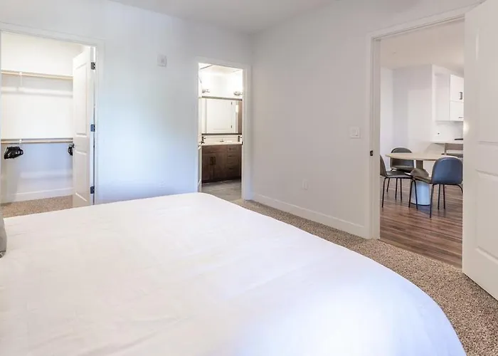 Landing - Modern With Amazing Amenities